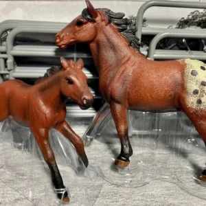 Zestaw 2 sztuk dużych XL realistycznych figurek koników konie z zagrodą