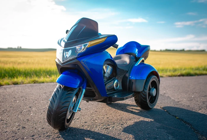 Duży Motorek Trójkołowy na Akumulator 12V 7Ah – koła EVA, skóra, LED
